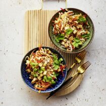 Chinakohl-Slaw mit Erdnuss-Tofu Chinakohl-Slaw mit Erdnuss-Tofu
