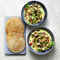 Auberginencurry mit Bananenpfannkuchen Auberginencurry mit Bananenpfannkuchen