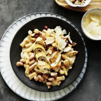 Hähnchen-Bärlauch-Rouladen mit Spargel-Pasta Hähnchen-Bärlauch-Rouladen mit Spargel-Pasta