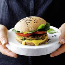 Walnuss-Burger
mit Mango-Senf Walnuss-Burger
mit Mango-Senf
