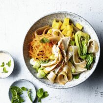 Thai-Chicken-Bowl mit KokosSauce Thai-Chicken-Bowl mit KokosSauce