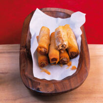 Filoteig-Röllchen mit Walnuss-Käse-Füllung Filoteig-Röllchen mit Walnuss-Käse-Füllung