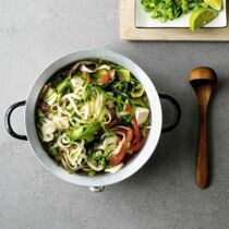 Reisnudel-Topf mit Tofu und Sternanis Reisnudel-Topf mit Tofu und Sternanis