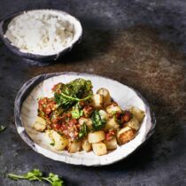 Gebratene Kohlrabi
mit Nam Prik Gebratene Kohlrabi
mit Nam Prik