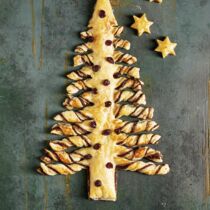 Blätterteig-Tannenbaum mit Cranberrys Blätterteig-Tannenbaum mit Cranberrys