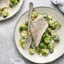 Pochierter Karpfen mit Rosenkohl Pochierter Karpfen mit Rosenkohl