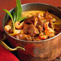 Kalbsrahmgulasch mit Flusskrebsen und Roséwein Kalbsrahmgulasch mit Flusskrebsen und Roséwein