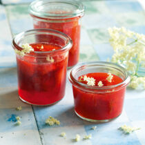 Erdbeerkonfitüre mit Holunder Erdbeerkonfitüre mit Holunder