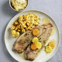 Tafelspitz mit Rösterdäpfeln und Opflkren Tafelspitz mit Rösterdäpfeln und Opflkren