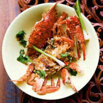 Krebse mit indischem Currypulver (Bpuh Phong Carri) Krebse mit indischem Currypulver (Bpuh Phong Carri)