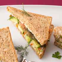 Tramezzini mit Lachs und Gemüse Tramezzini mit Lachs und Gemüse