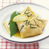 Bärlauch-Ravioli mit Zitronenbutter Bärlauch-Ravioli mit Zitronenbutter