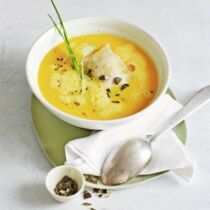 Kürbisschaumsuppe mit Ziegenkäse-Ravioli Kürbisschaumsuppe mit Ziegenkäse-Ravioli