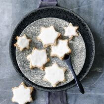 Zimtsterne mit Kokosglasur Zimtsterne mit Kokosglasur