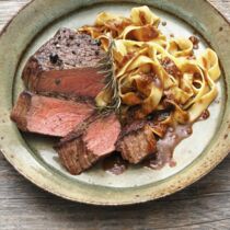 Hirschsteaks mit Fettuccine Hirschsteaks mit Fettuccine