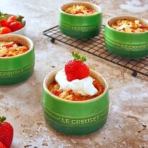 Erdbeer-Macadamia- Hefezopfauflauf Erdbeer-Macadamia- Hefezopfauflauf