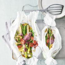 Spargelpäckchen mit Rotbarbe Spargelpäckchen mit Rotbarbe