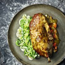 Knusprige Honigente mit Orangenfüllung und Wirsinggemüse Knusprige Honigente mit Orangenfüllung und Wirsinggemüse