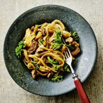 Gebratene Reisbandnudeln mit Rindersteak Gebratene Reisbandnudeln mit Rindersteak