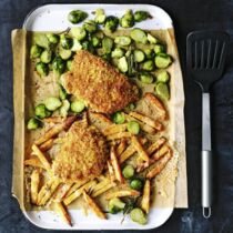 Schnitzel mit Rosenkohl und Gruyère-Pommes Schnitzel mit Rosenkohl und Gruyère-Pommes