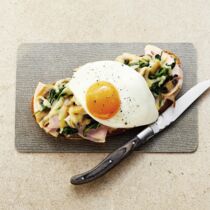 Champignon-Schinken-Brot mit Spiegelei Champignon-Schinken-Brot mit Spiegelei