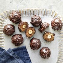 Schokokugeln mit Haselnusskern Schokokugeln mit Haselnusskern