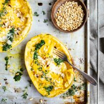 gefüllter Spaghettikürbis gefüllter Spaghettikürbis