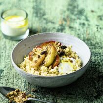 Warme Hirse mit karamellisierten Äpfeln Warme Hirse mit karamellisierten Äpfeln