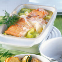 Lachs auf Gurkengemüse Lachs auf Gurkengemüse