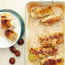 Kohlrouladen mit Brot-Maronen-Füllung Kohlrouladen mit Brot-Maronen-Füllung