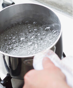 wasser-holunderbluetensirup-kochen wasser-holunderbluetensirup-kochen