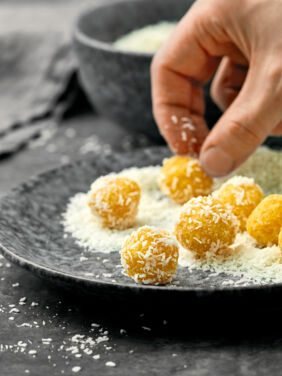 aprikose-kokos-kugeln aprikose-kokos-kugeln