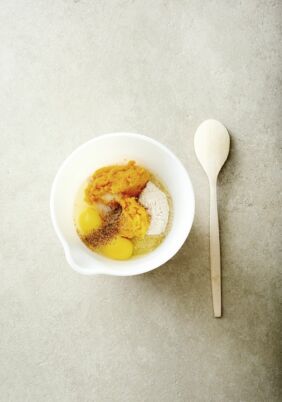 Süßkartoffelwaffeln mit Spinat und Ei zubereiten Süßkartoffelwaffeln mit Spinat und Ei zubereiten