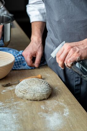 Sauerteig einsprühen Sauerteig einsprühen