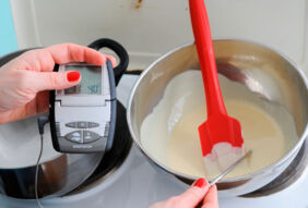 Weisse Schokolade temperieren Kuchen Unterseite Rezepte Kuvertüre-3
