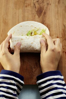 Mais-Hackfleisch-Wraps mit Salsa Mais-Hackfleisch-Wraps mit Salsa