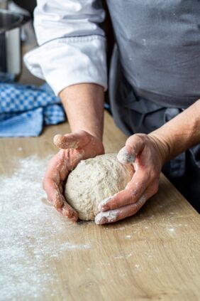 Sauerteig rundwirken Sauerteig rundwirken