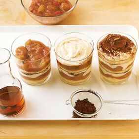 Rhabarber-Tiramisu im Glas Rhabarber-Tiramisu im Glas