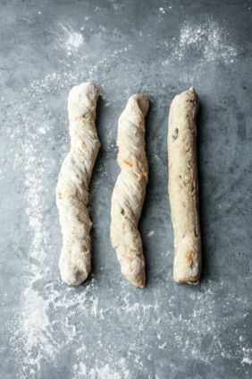 Kleine Vollkornbaguettes Kleine Vollkornbaguettes