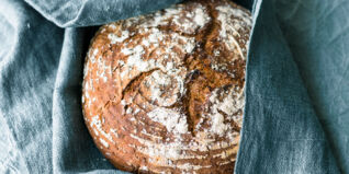 Roggen-Krustenbrot mit Honig Roggen-Krustenbrot mit Honig