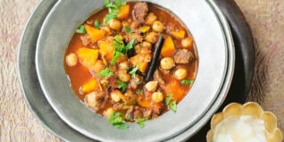Marokkanischer Lamm-Kürbis-Eintopf mit Kichererbsen Marokkanischer Lamm-Kürbis-Eintopf mit Kichererbsen
