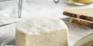 Cashew-Brie Cashew-Brie