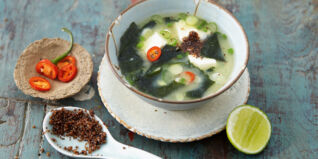 Misosuppe mit Tofu und Kaniwa Misosuppe mit Tofu und Kaniwa