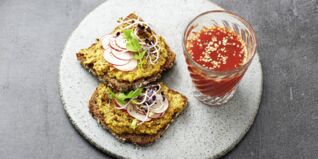 Curry-Hirse-Aufstrich auf Vollkornbrot Curry-Hirse-Aufstrich auf Vollkornbrot