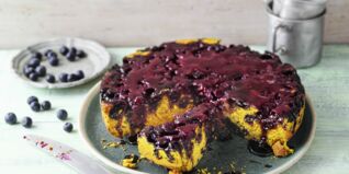 Blaubeer-Kurkuma-Kuchen »Upside down« Blaubeer-Kurkuma-Kuchen »Upside down«