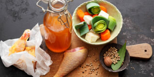 Kräftige Hühnerbrühe Kräftige Hühnerbrühe