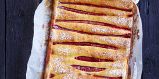 Polenta-Kuchen mit Rhabarber Polenta-Kuchen mit Rhabarber