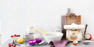 Backzutaten und Utensilien für Mini-Gugelhupf Kuchen Unterseite Rezepte Pannenhilfe