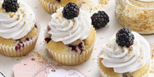 Süße Versuchung: Brombeer-Kokos-Cupcakes Süße Versuchung: Brombeer-Kokos-Cupcakes