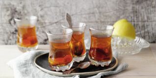 Kurkumatee mit Ingwer und Zitrone Kurkumatee mit Ingwer und Zitrone